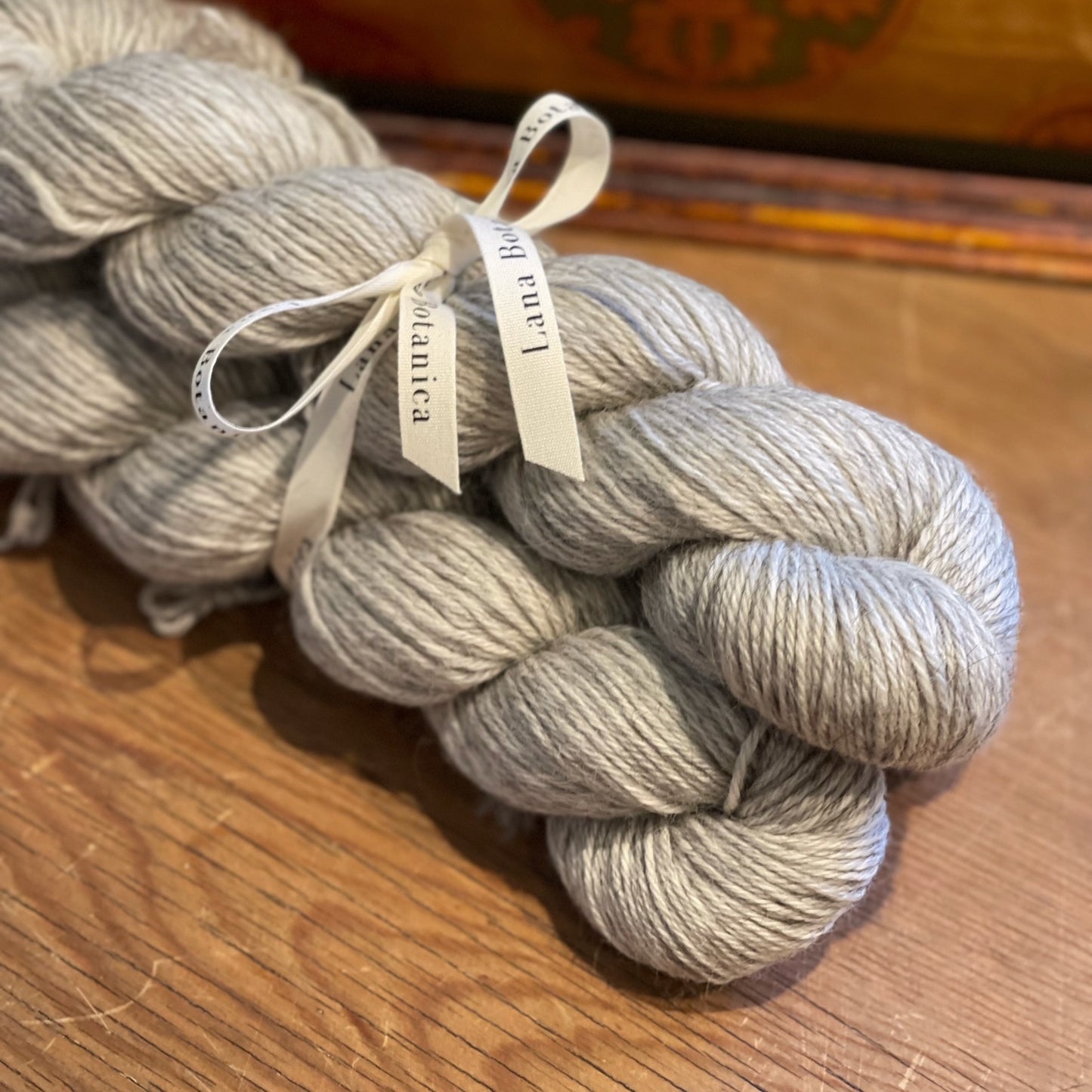 Ufarget garn Gotlandsull / Corriedale 200 m (100 g)