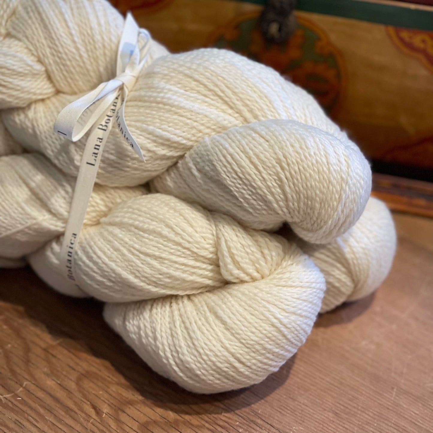 Ufarget høylandsull (100 g)
