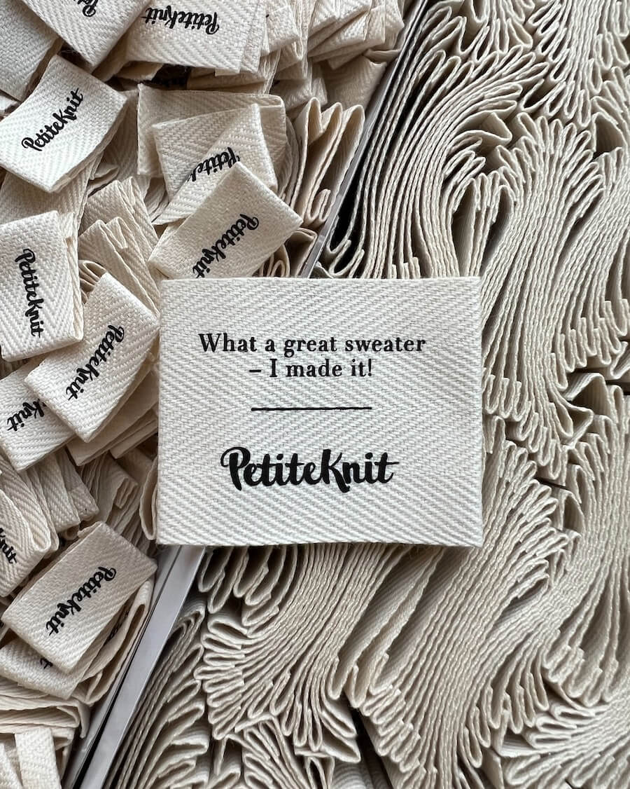 PetiteKnit Merkelapp "What a great sweater - I made it!"