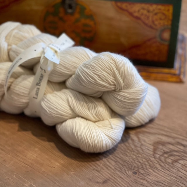 Ufarget garn merino 400 m (100 g)