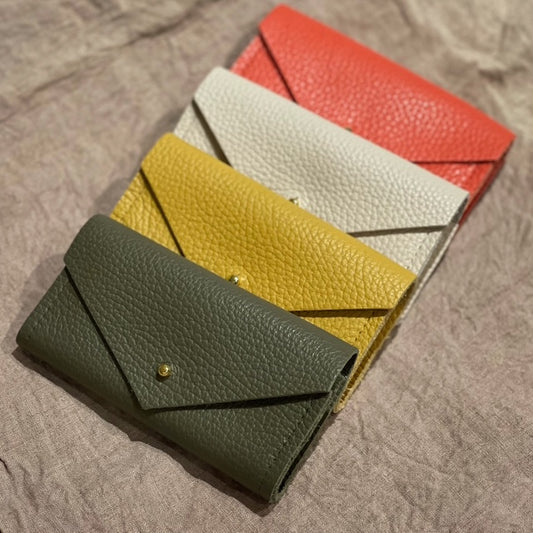 Etui til sy- og broderisaker i skinn