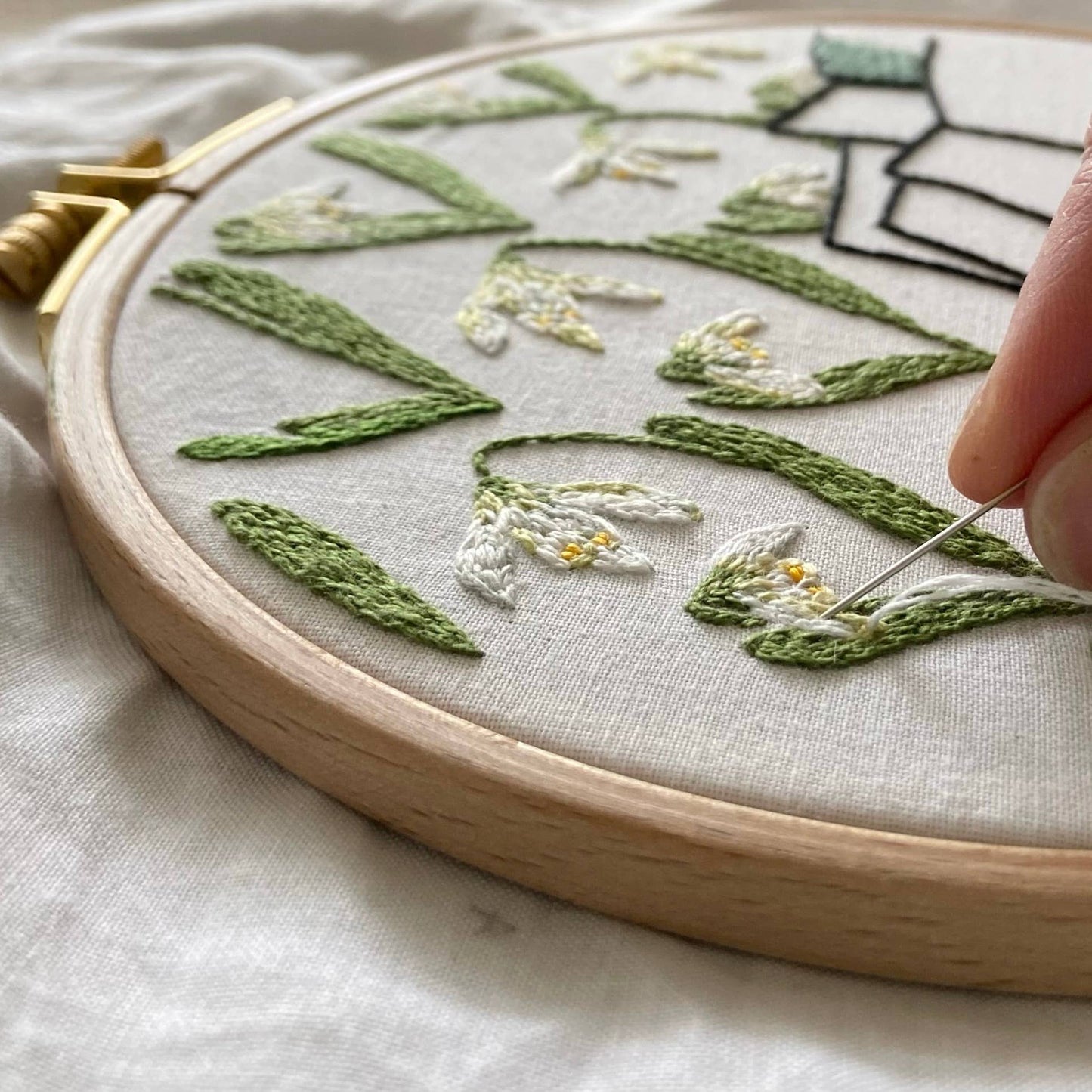 Cream Tea and Lace - Soverom med snøklokker (broderisett)