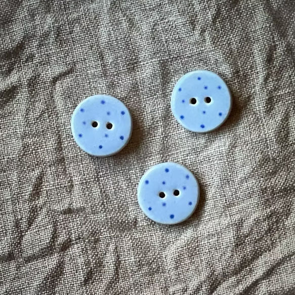 Knapper i keramikk Runde med prikker 12 mm