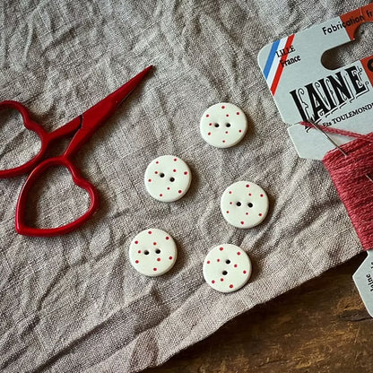 Knapper i keramikk Runde med prikker 12 mm