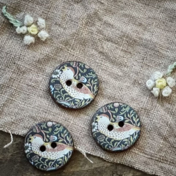 Knapper i keramikk William Morris 18 mm