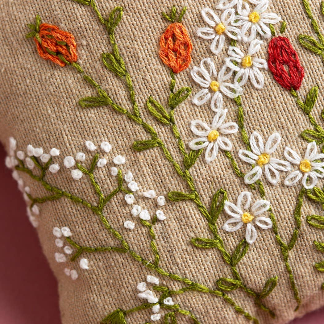 Corinne Lapierre Lavendelposer Bie (lin + broderi)