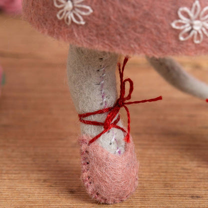 Corinne Lapierre Ballettdansermus (filt + broderi)