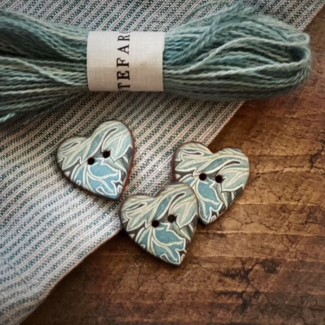 Knapper i keramikk William Morris Hjerteform 22 mm