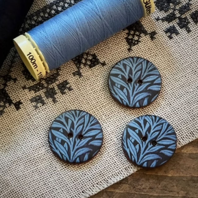 Knapper i keramikk William Morris 22 mm