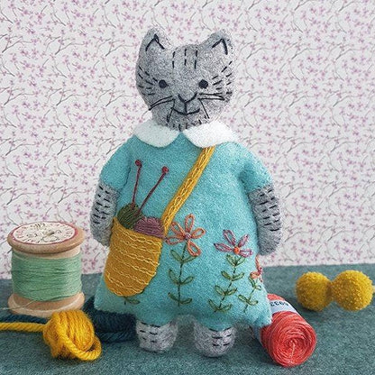Corinne Lapierre Katt som strikker (filt + broderi)