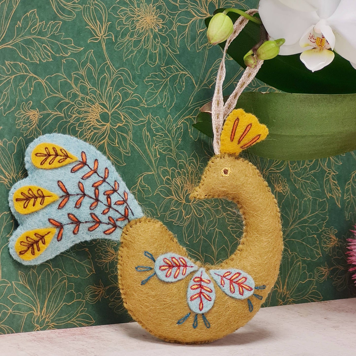 Corinne Lapierre Påfugl (filt + broderi)