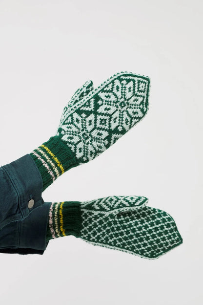 Selbuvotter med stjernerose i Finull*