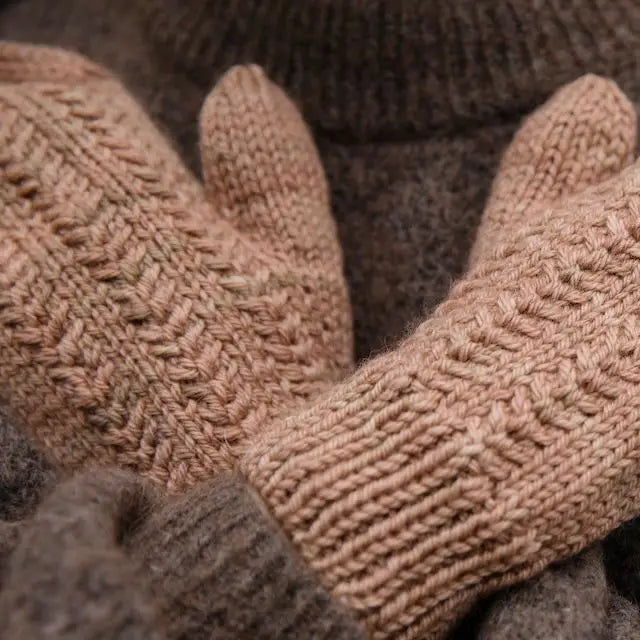 52 Weeks of One-Skein Knits (Laine)