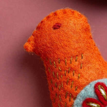 Corinne Lapierre Fugler (filt + broderi)