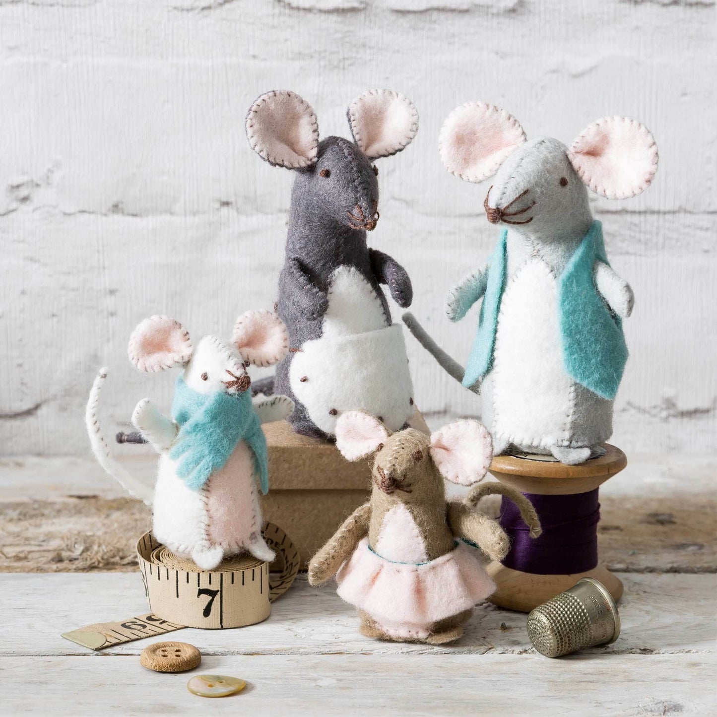 Corinne Lapierre Musefamilie (filt + broderi)