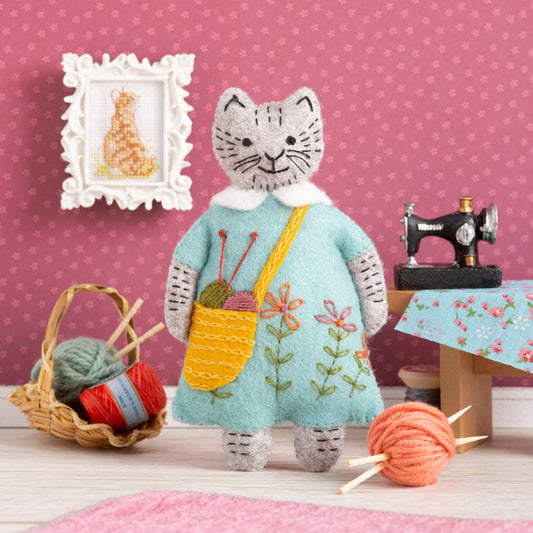 Corinne Lapierre Katt som strikker (filt + broderi)