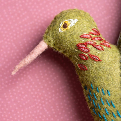 Corinne Lapierre Kolibri (filt + broderi)