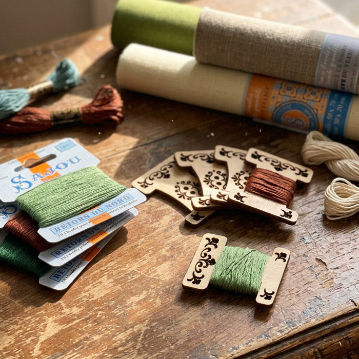 Bobbiner til broderigarn i tre (5 stk)