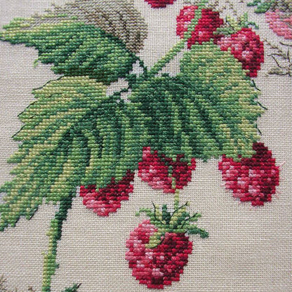 Framboise Study (bringebær) broderikit