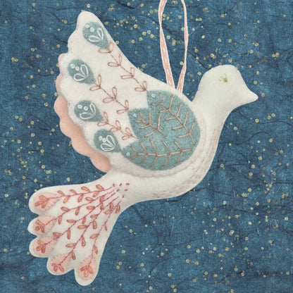 Corinne Lapierre Folk Dove (filt + broderi)
