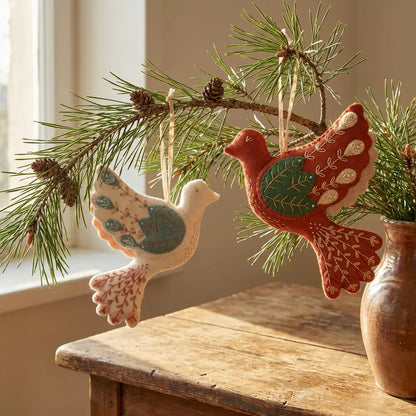 Corinne Lapierre Folk Dove (filt + broderi)