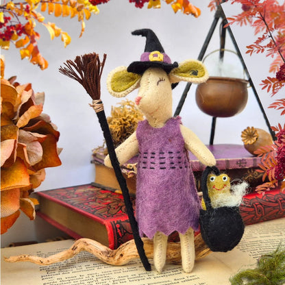 Corinne Lapierre Heksemus (filt + broderi)