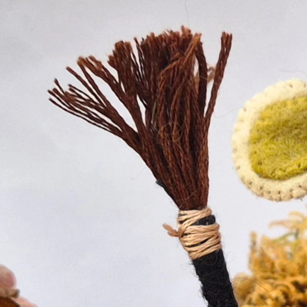 Corinne Lapierre Heksemus (filt + broderi)
