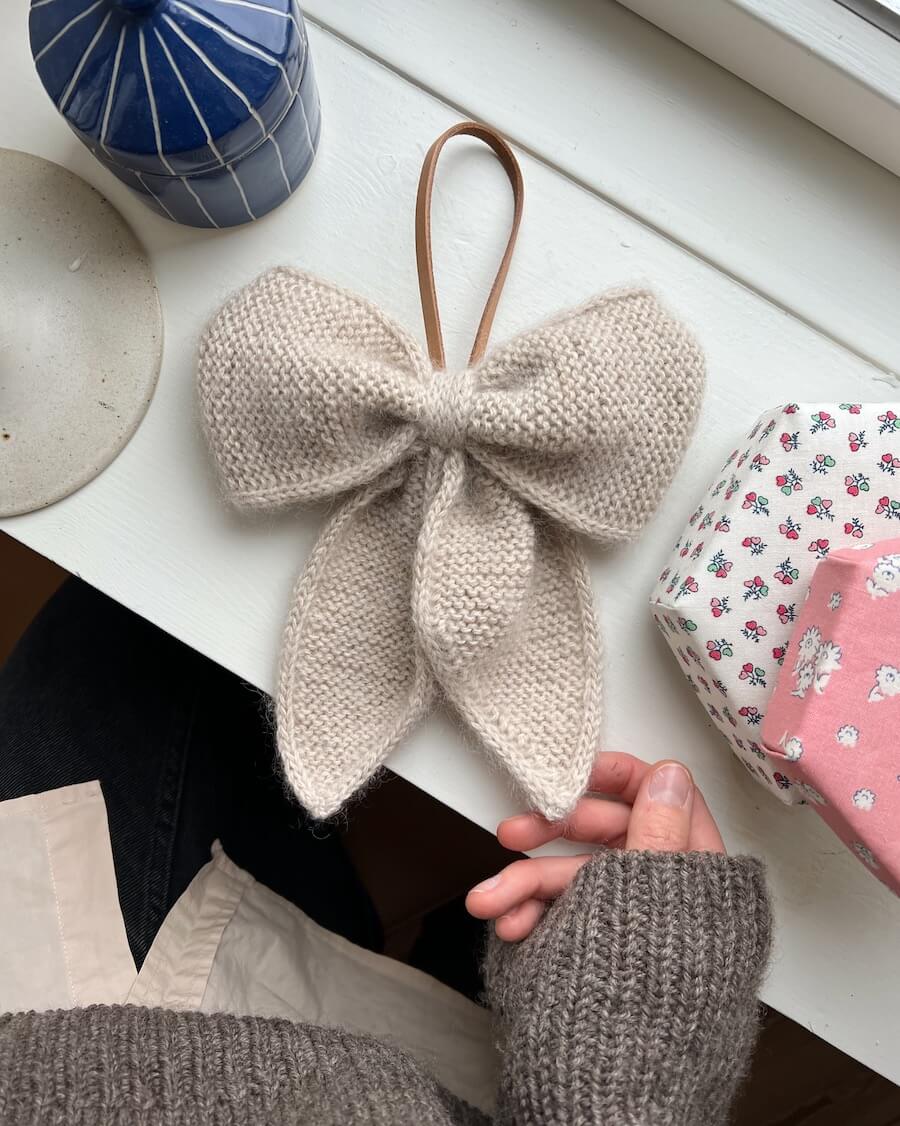PetiteKnit December Bow onesize