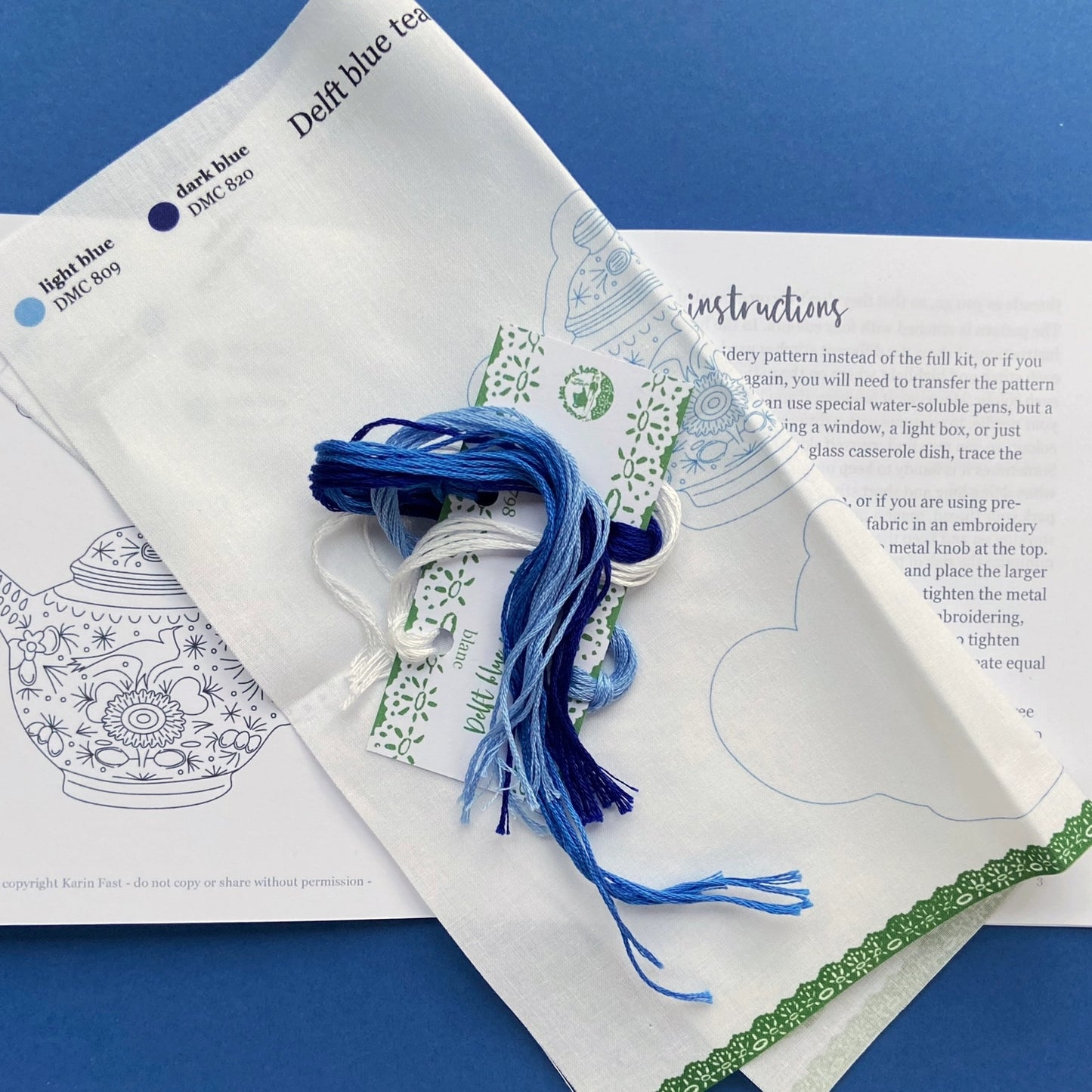 Cream Tea and Lace - broderisett i Delft-stil