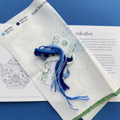 Cream Tea and Lace - broderisett i Delft-stil