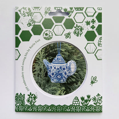 Cream Tea and Lace - broderisett i Delft-stil