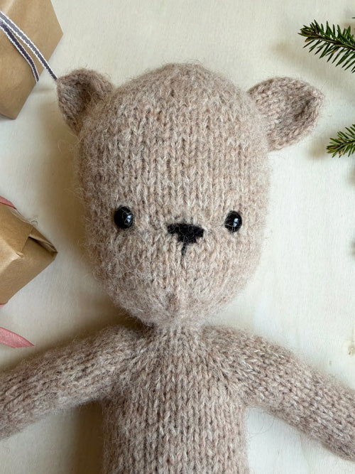 Aftenstrikk Julebjørn i Finull og Alpaca Silk*
