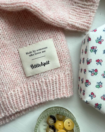 PetiteKnit Merkelapp "Made by someone who loves me"