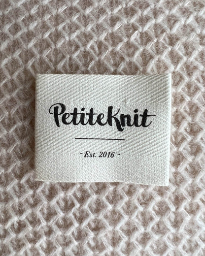 PetiteKnit Merkelapp "Est. 2016"