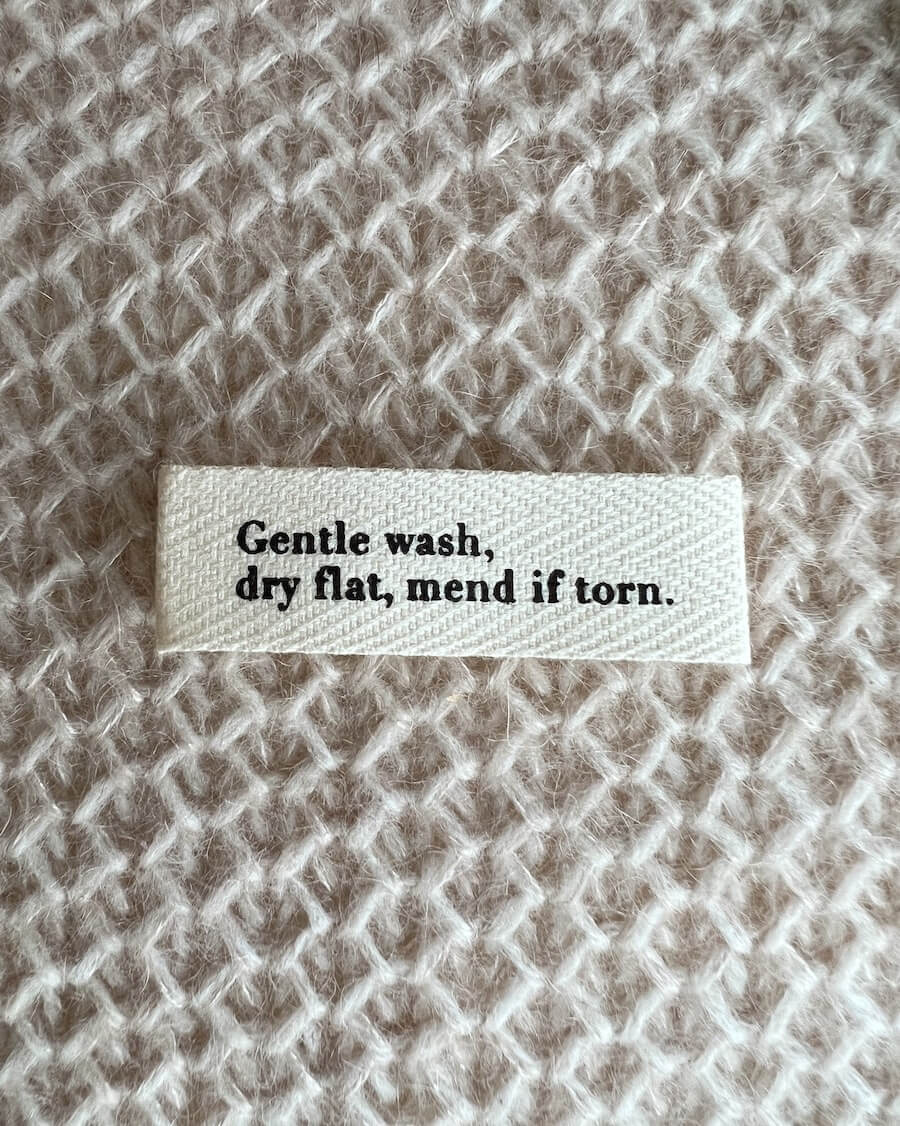PetiteKnit Merkelapp "Gentle wash, dry flat, mend if torn"
