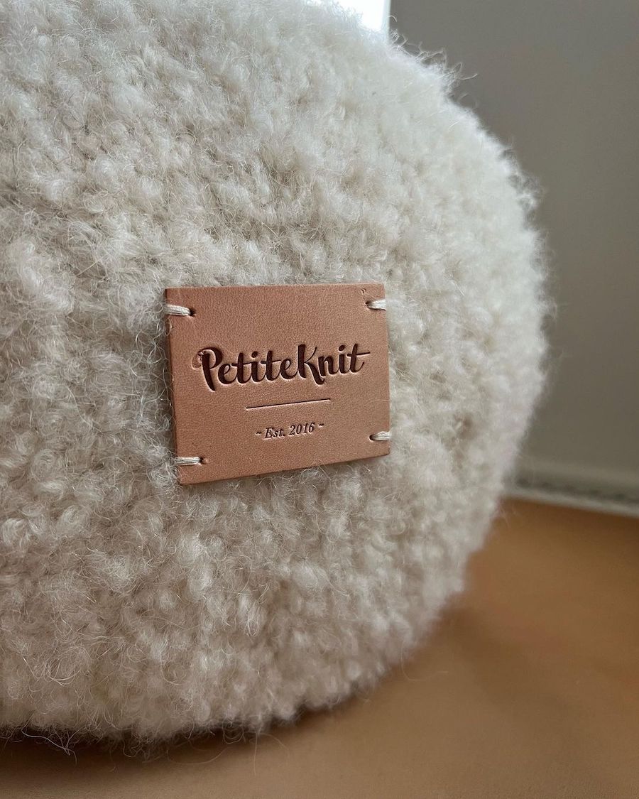 PetiteKnit Merkelapp Lær