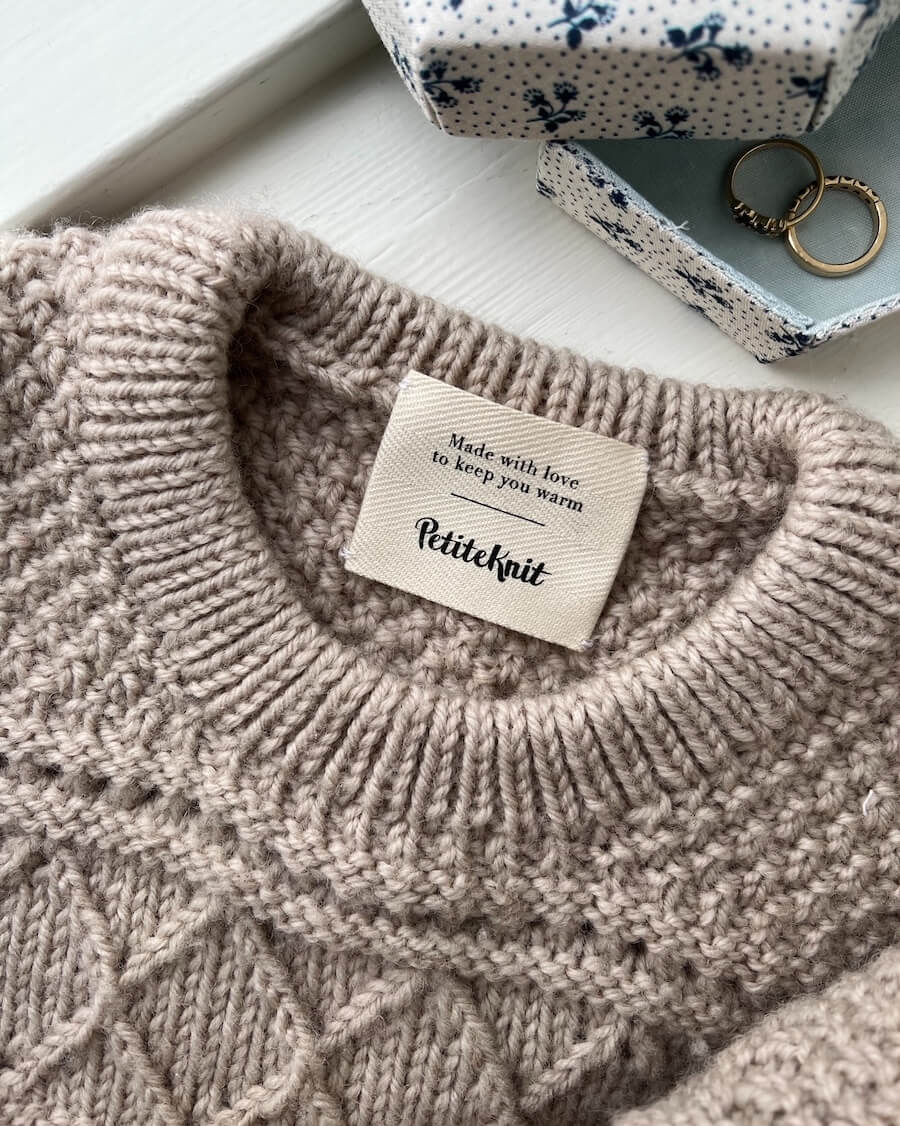 PetiteKnit Merkelapp "Made with love to keep you warm"