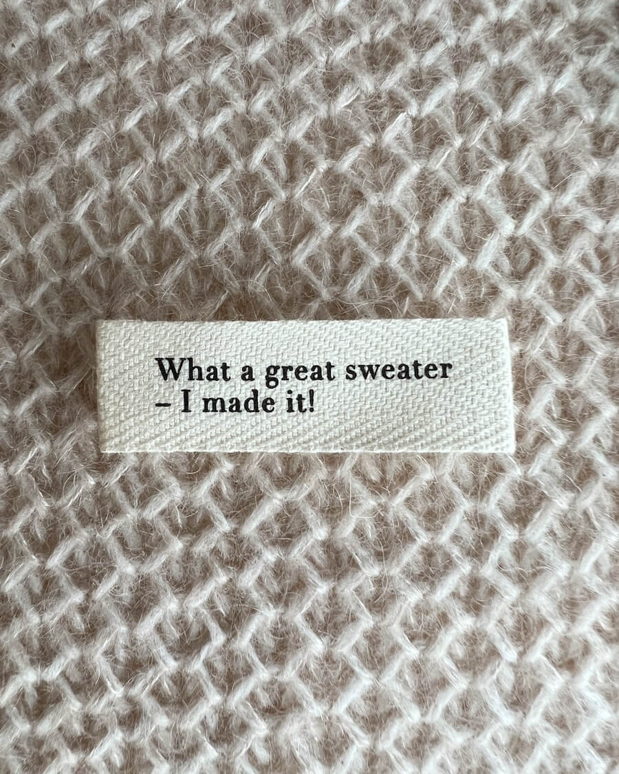 PetiteKnit Merkelapp "What a great sweater - I made it!"