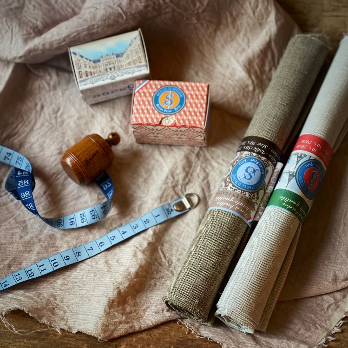 Maison Sajou målebånd i tre-etui