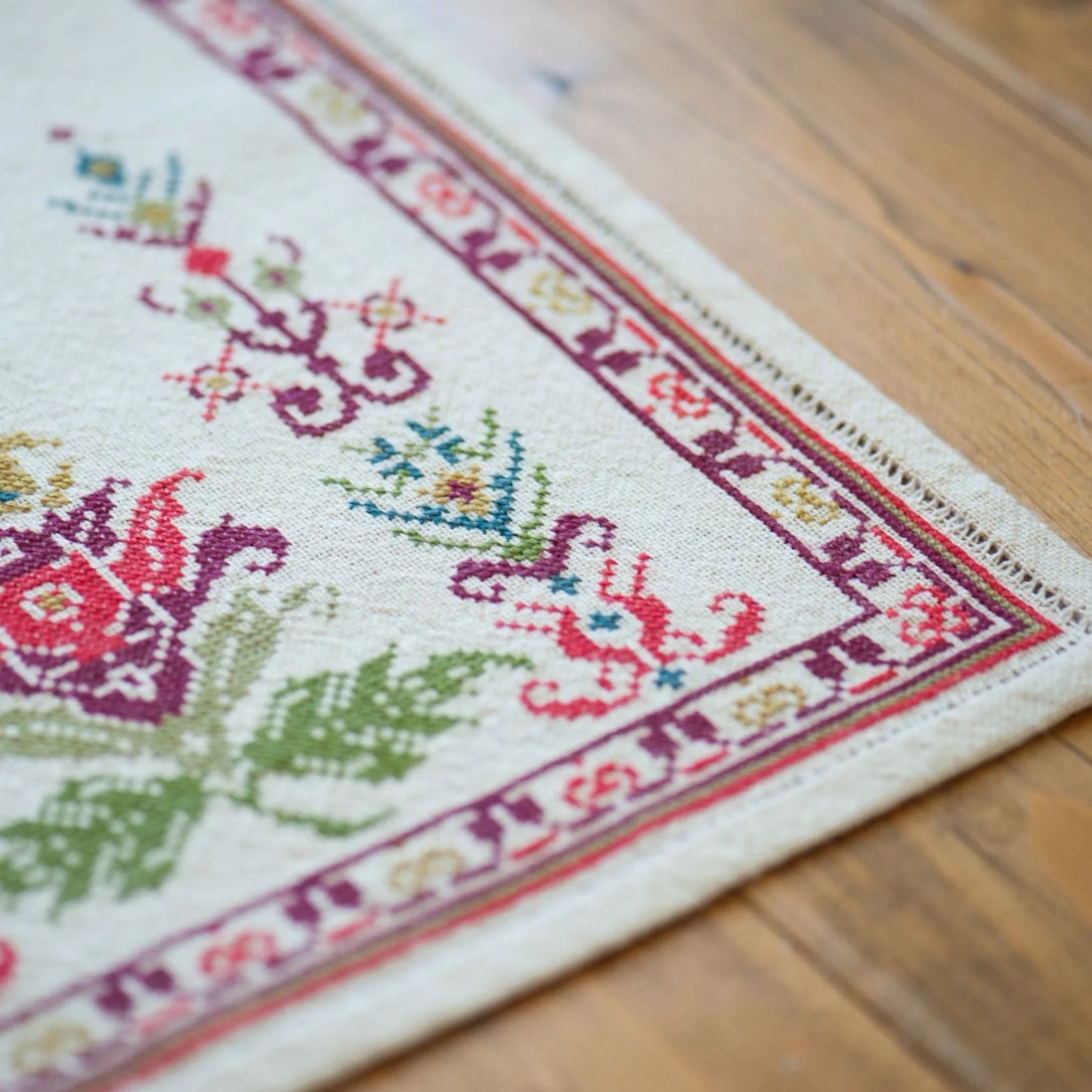 Mediterranean Floral broderikit
