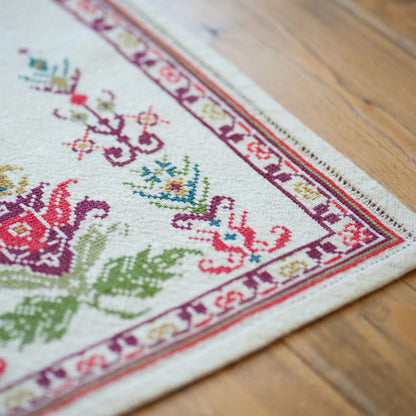 Mediterranean Floral broderikit