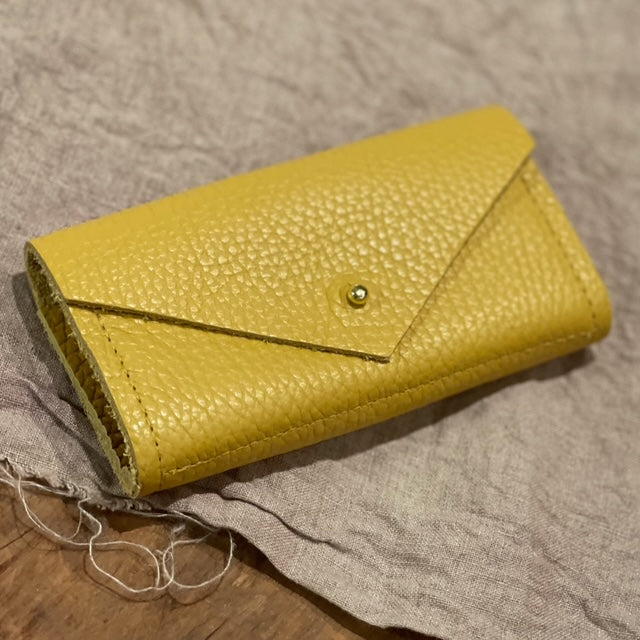 Etui til sy- og broderisaker i skinn