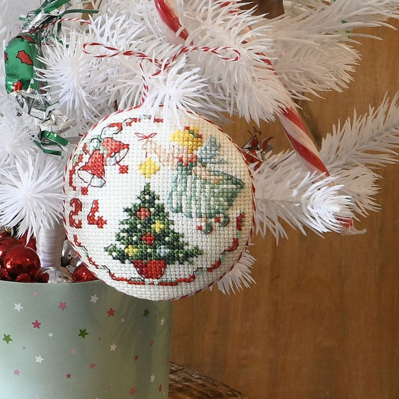 Le Calendrier de l’Avent No 2 (adventskalender) broderimønster