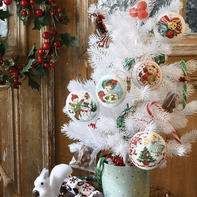 Le Calendrier de l’Avent No 2 (adventskalender) broderimønster