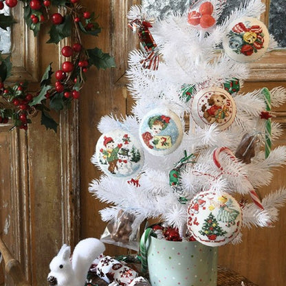 Le Calendrier de l’Avent No 2 (adventskalender) broderimønster