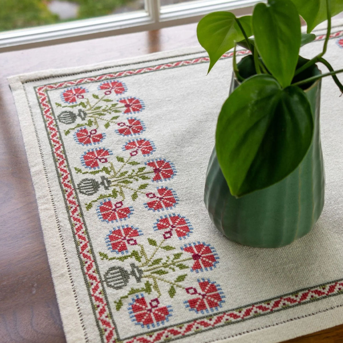 Peleponnesian Poppies broderikit
