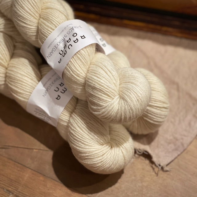 Rauma 3-tråds strikkegarn ufarget (100 g)