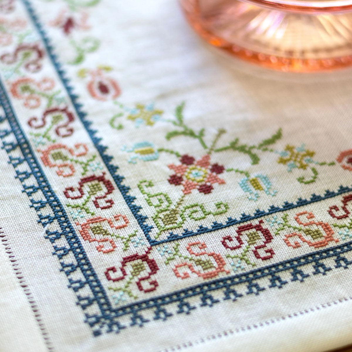 Santorini Floral broderikit