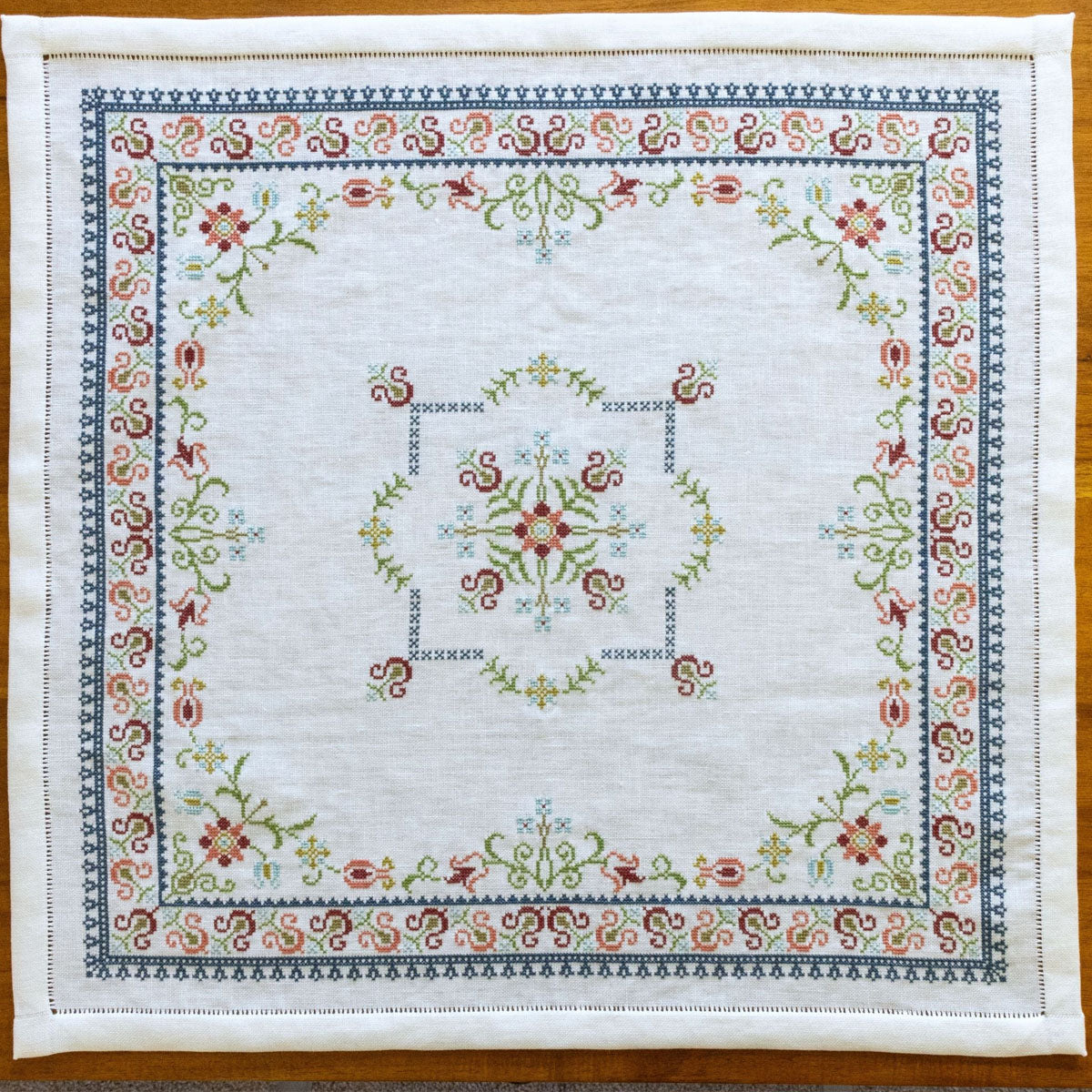 Santorini Floral broderikit