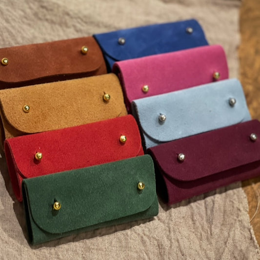 Nåleetui i semsket skinn